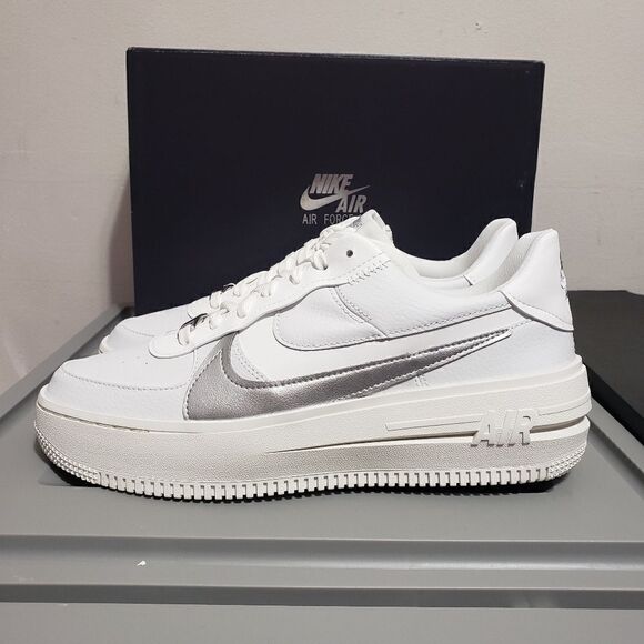 Nike Women's Sz 10 Air Force 1 PLT .AF. ORM Summit White Silver DJ9946-101 NEW - Picture 1 of 13